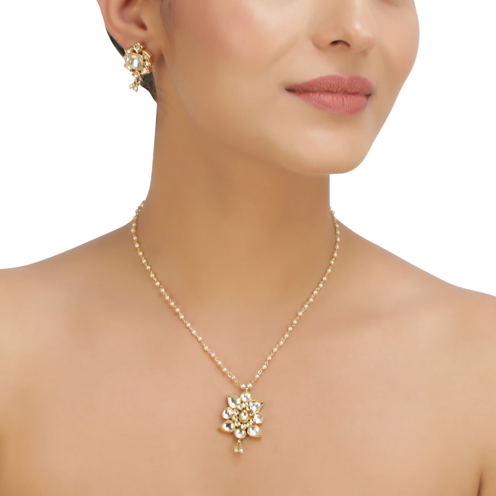 SANKRANTI KUNDAN PENDANT SET