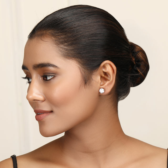 Navya Solitaire Earring
