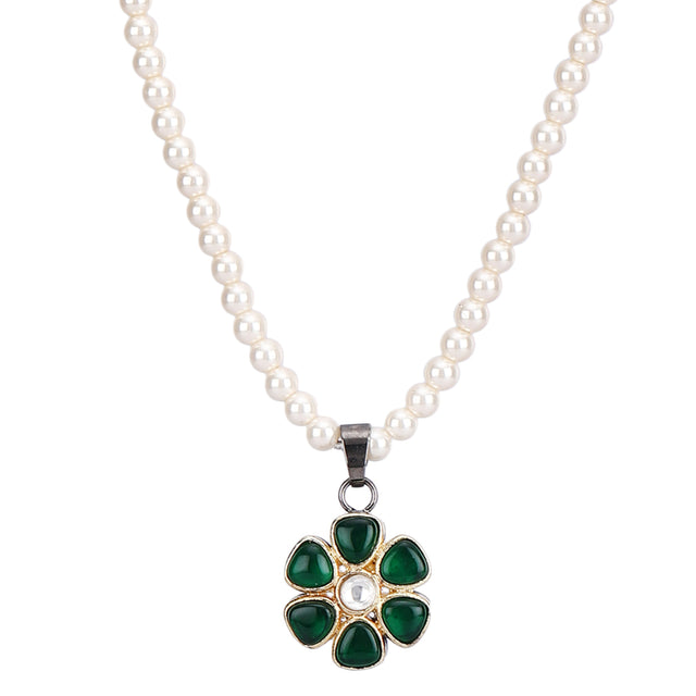 Advika Keava Kundan Pendant Set