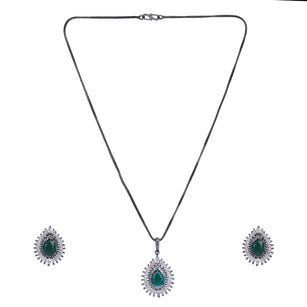 Black Nyra Aarvi Pendant Set