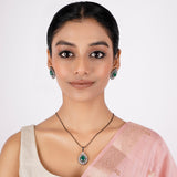 Black Nyra Aarvi Pendant Set