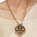 Madhulika Pendant Set