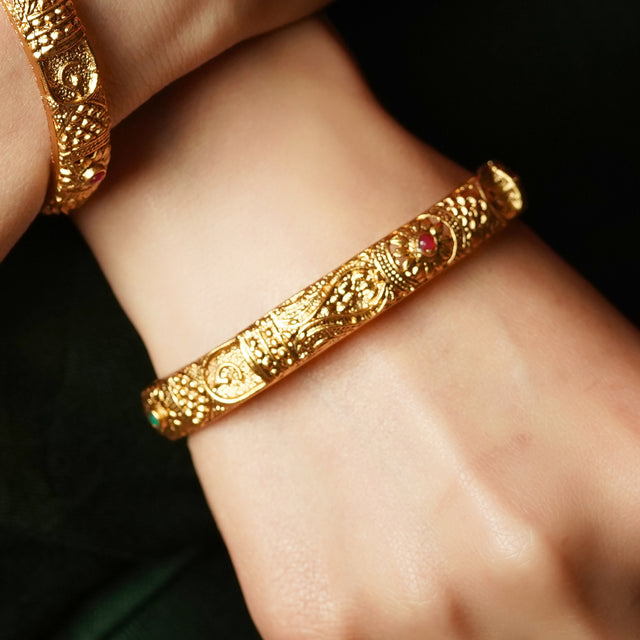 Nisha 22k Gold Plated Bangle