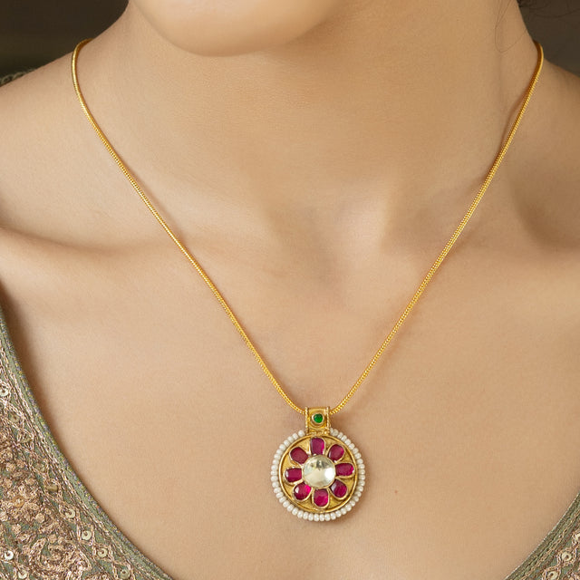 Noor 22 K Gold Plated Round Kundan Pendant