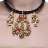 Samyukta Kundan Necklace Set