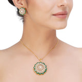 HEERA FLOWER GREEN PENDANT SET
