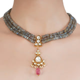 VILANDI LABRODITE KUNDAN PENDANT SET
