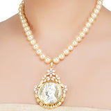 HEERA VICTORIA QUEEN PENDANT SET